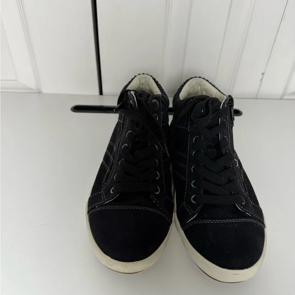 Women’s Black Tao Winner Casual Sneakers - Picture 1 of 9